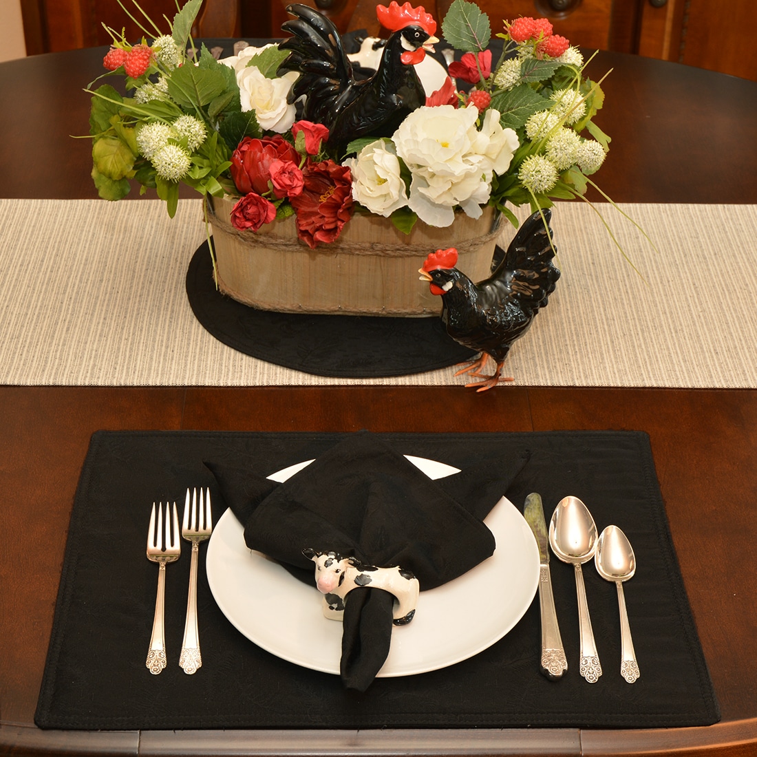 Black Leaf Jacquard Table Linen Collection
